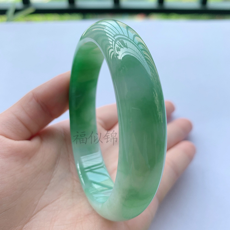 Lighting - Armband aus eisigem Jadeit aus einer